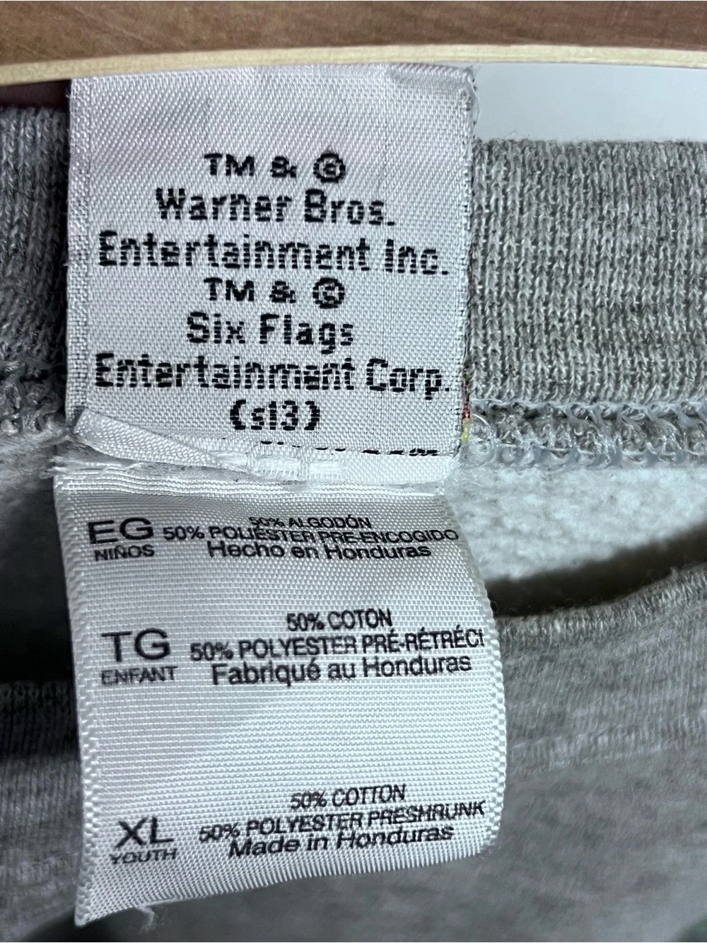 Vintage Youth Sixflags Great Adventure Grey Looney Tunes Crewneck Sweatshirt
